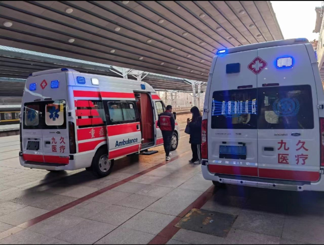 盈江县救护车长途转运